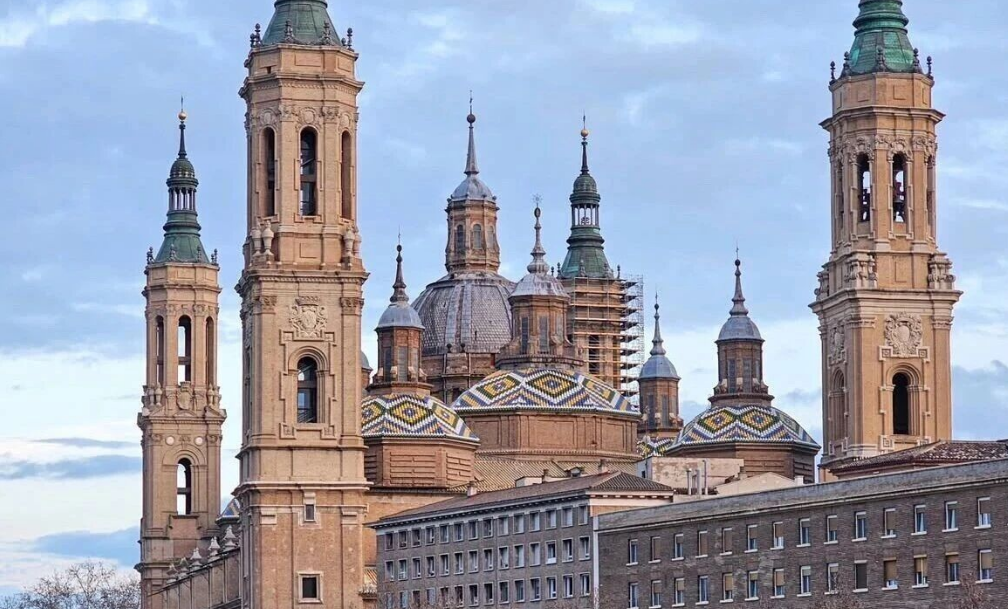 聚趣留学：工薪家庭必看！西班牙本科硕士留学全解析：30万读全球前200大学+毕业年薪25万+真实案例