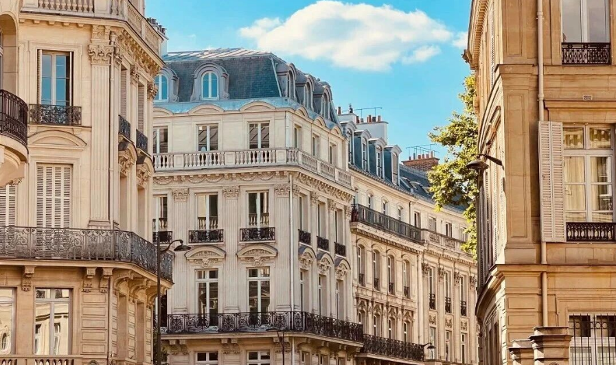 聚趣留学：2026法国留学新政全解析：高考成绩过渡期+房补取消预警！3大避坑指南+10所高性价比院校推荐