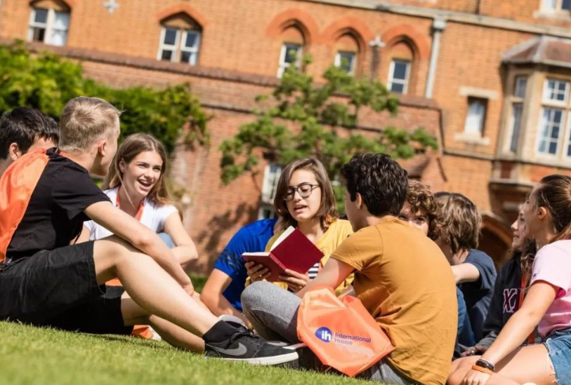 聚趣留学：10万预算的欧亚留学之路：高性价比国家的明智之选